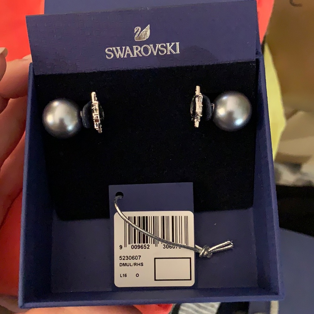 Swarovski Fantastic Collection Earrings New In Box